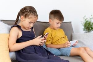 medium-shot-kids-with-devices-indoors