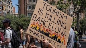 Protests Against Over-Tourism Sweep Southern Europe, Tourists targeted water guns. 1 barcelona protests